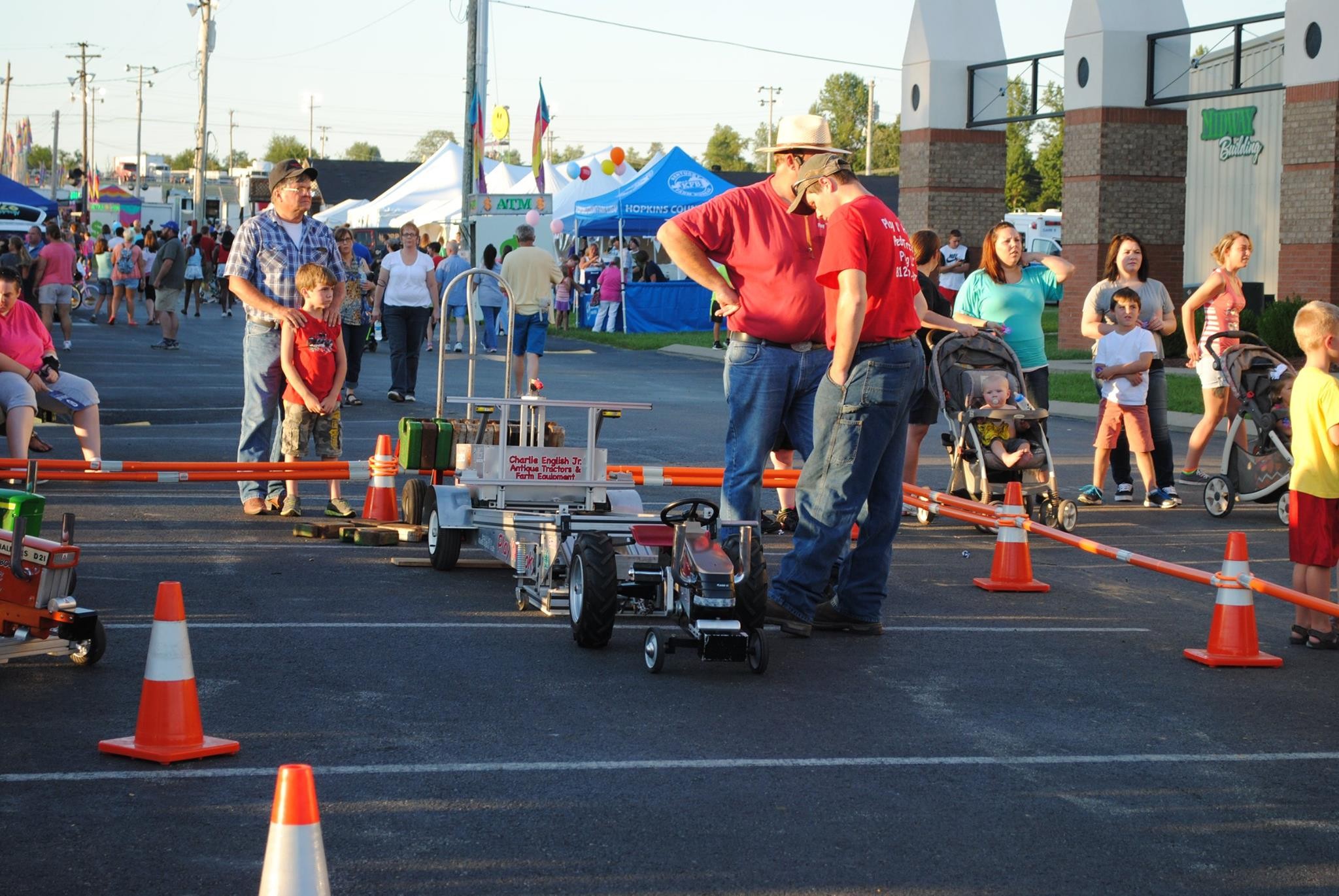 11223891_890993667647867_4890177947903919858_o